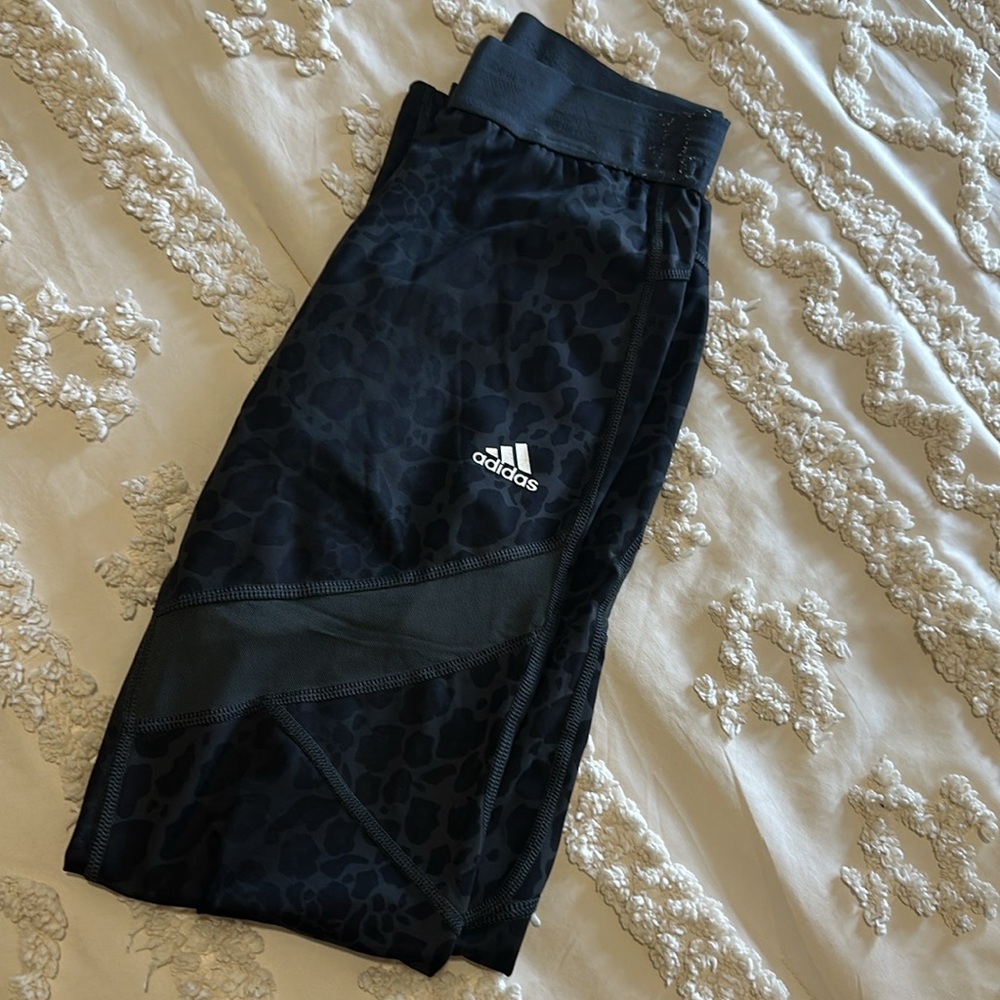 Small Adidas Set. Leggings-Bra-Cropped Baby Tee - Picture 7 of 7